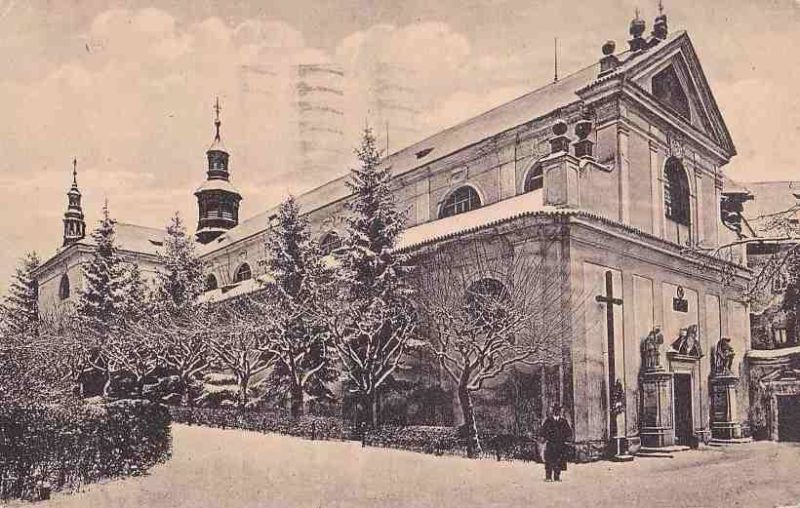Historická fotografie celého kostela z doby před rokem 1945